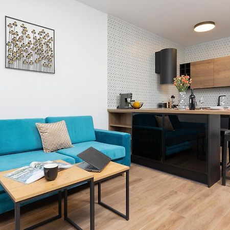 Srodmiescie Warsaw Muranow Apartments With Parking By Noclegi Renters Esterno foto
