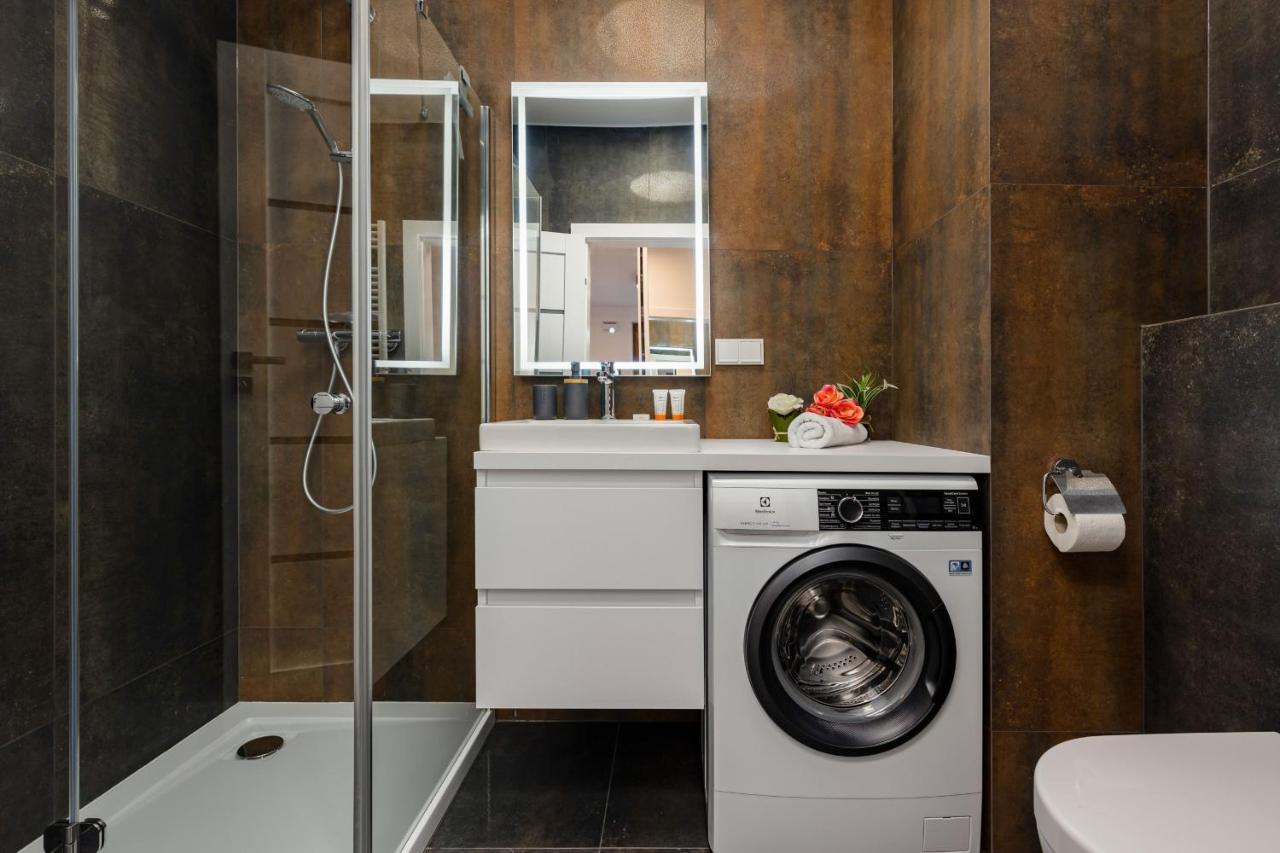Srodmiescie Warsaw Muranow Apartments With Parking By Noclegi Renters Esterno foto