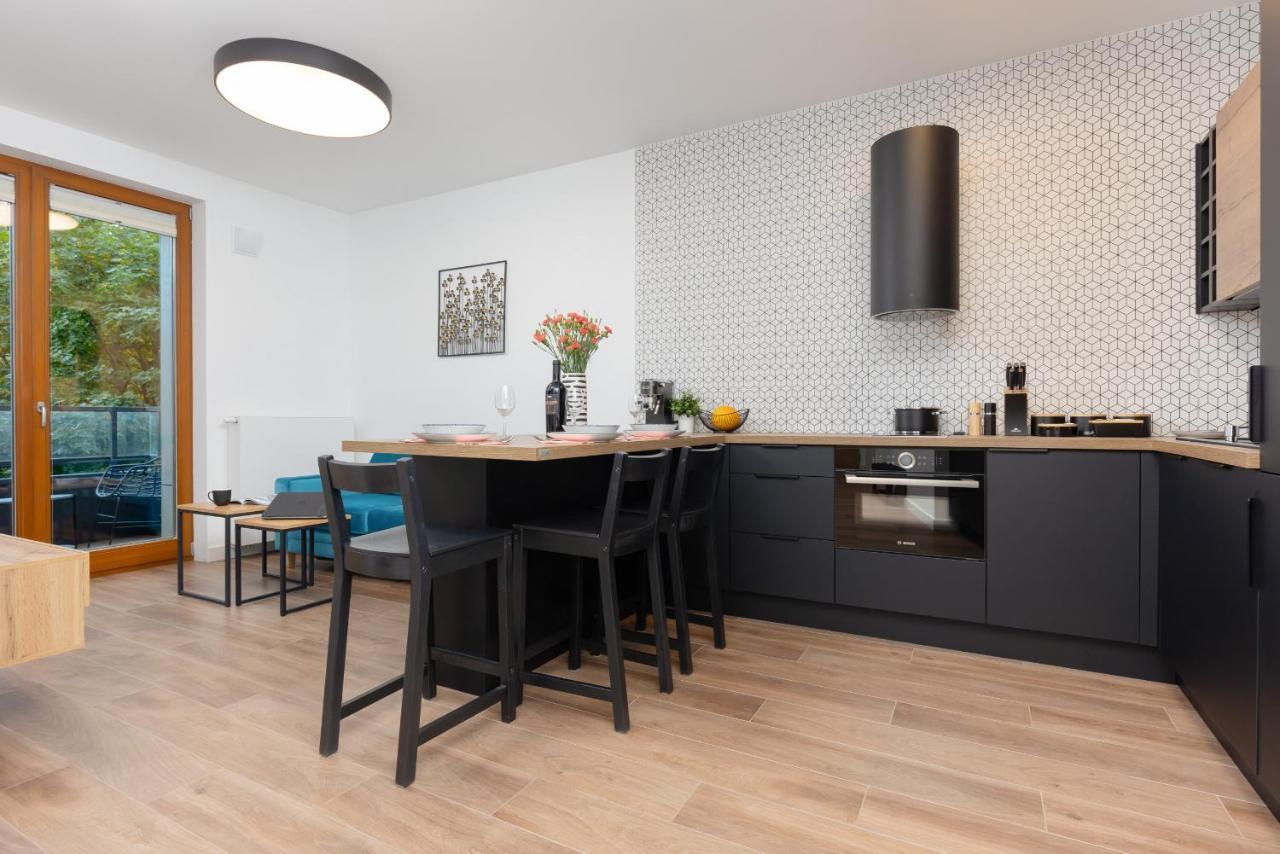 Srodmiescie Warsaw Muranow Apartments With Parking By Noclegi Renters Esterno foto