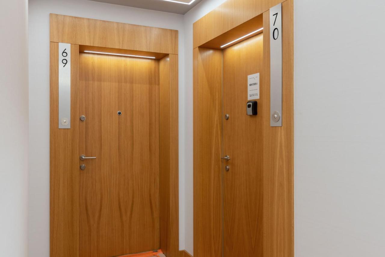 Srodmiescie Warsaw Muranow Apartments With Parking By Noclegi Renters Esterno foto