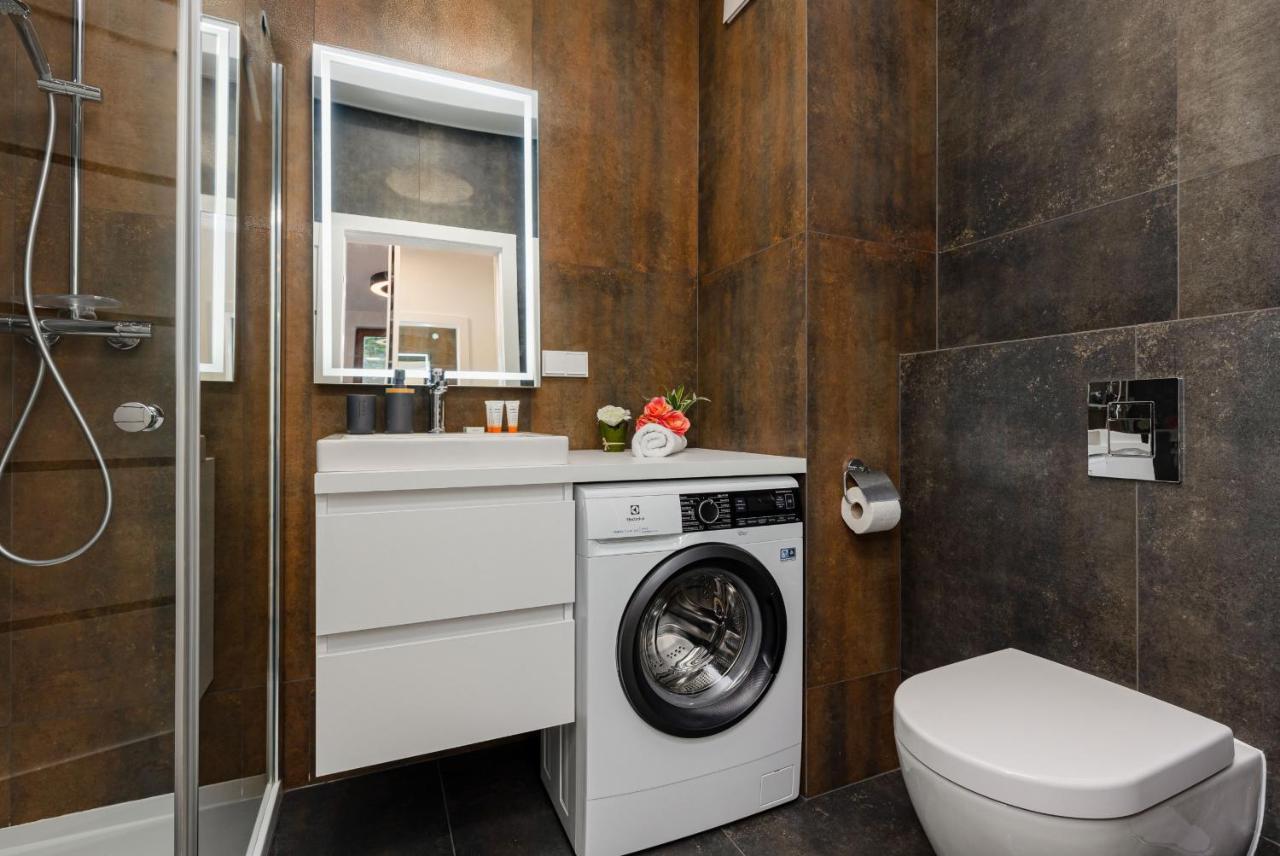 Srodmiescie Warsaw Muranow Apartments With Parking By Noclegi Renters Esterno foto