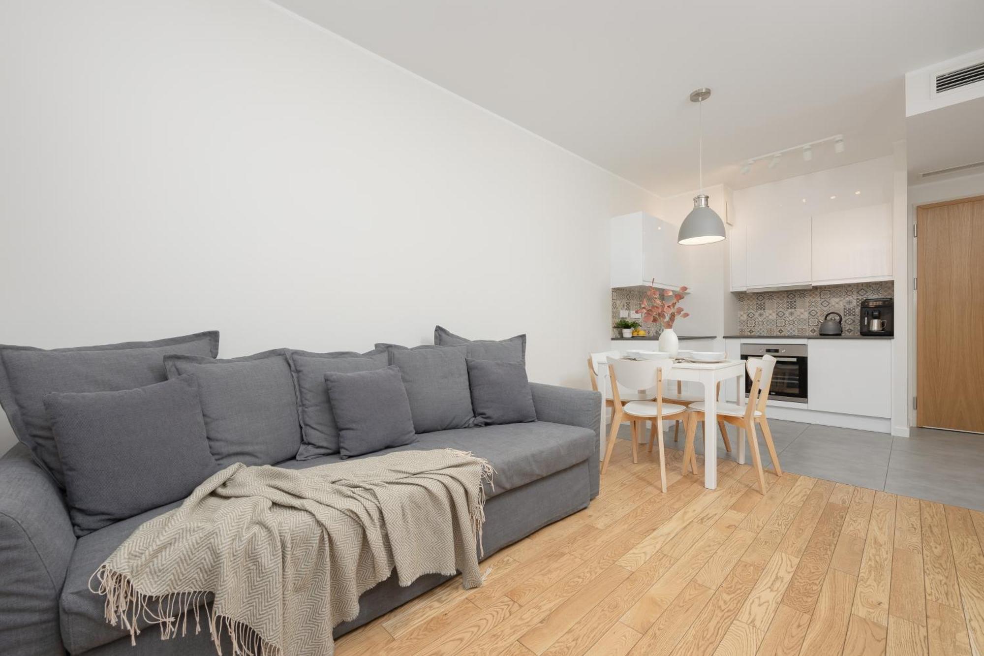 Srodmiescie Warsaw Muranow Apartments With Parking By Noclegi Renters Esterno foto